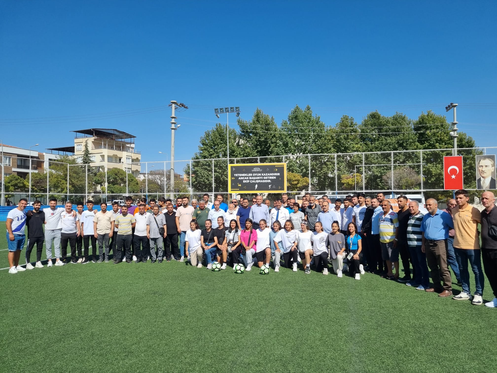 Melih MERİÇ | 28. Dönem CHP Gaziantep Milletvekili - Meriç spordaki sorunları dinledi